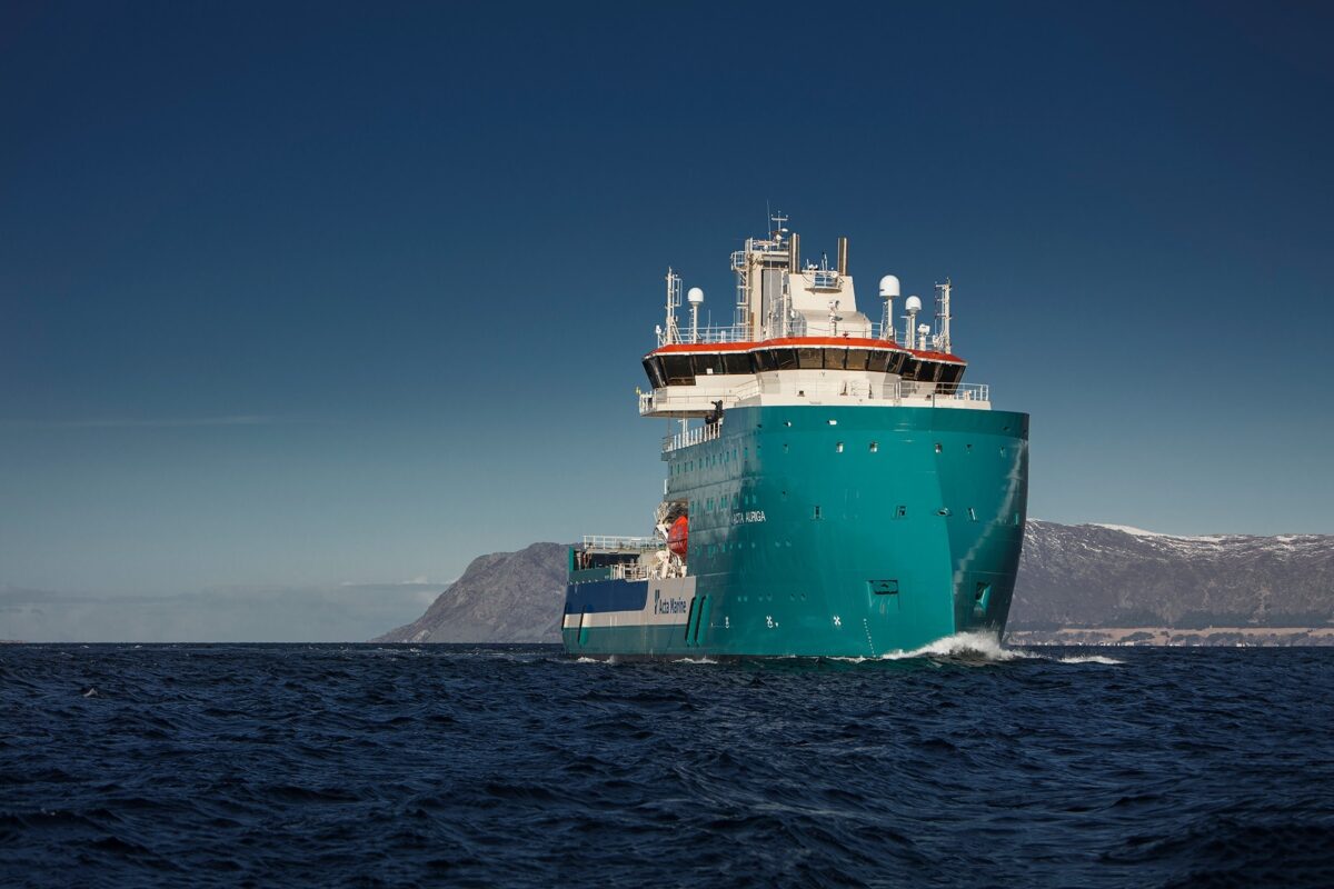 Acta-Auriga-on-sea-trial_Photo-Ulstein-Group_Marius-Beck-Dahle_5235_red-1 acta auriga, early delivery, walk to work