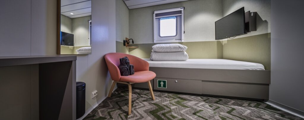 Acta Centaurus-Pano 16 Large acta centaurus, offshore work, walk to work, gateway, wind farms, csov