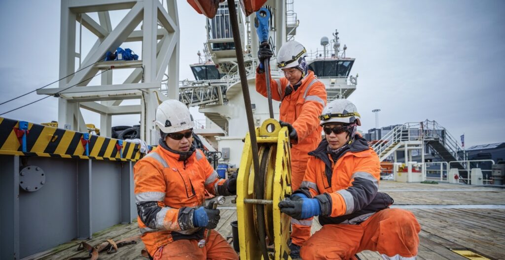 Centaurus-2335 Large Acta Marine, Safety, QHSSE, qhsse coordinator, officier mécanicien de navire