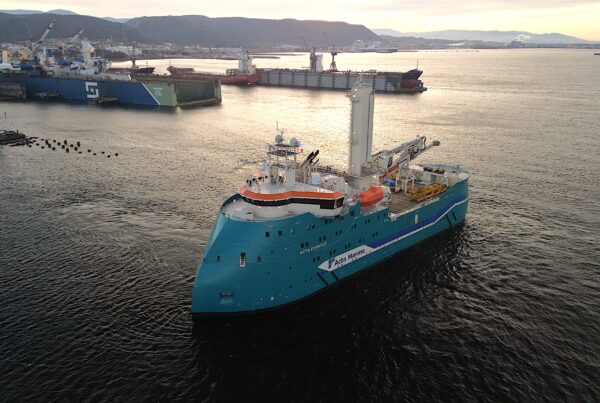 Acta Pegasus leaving the yard