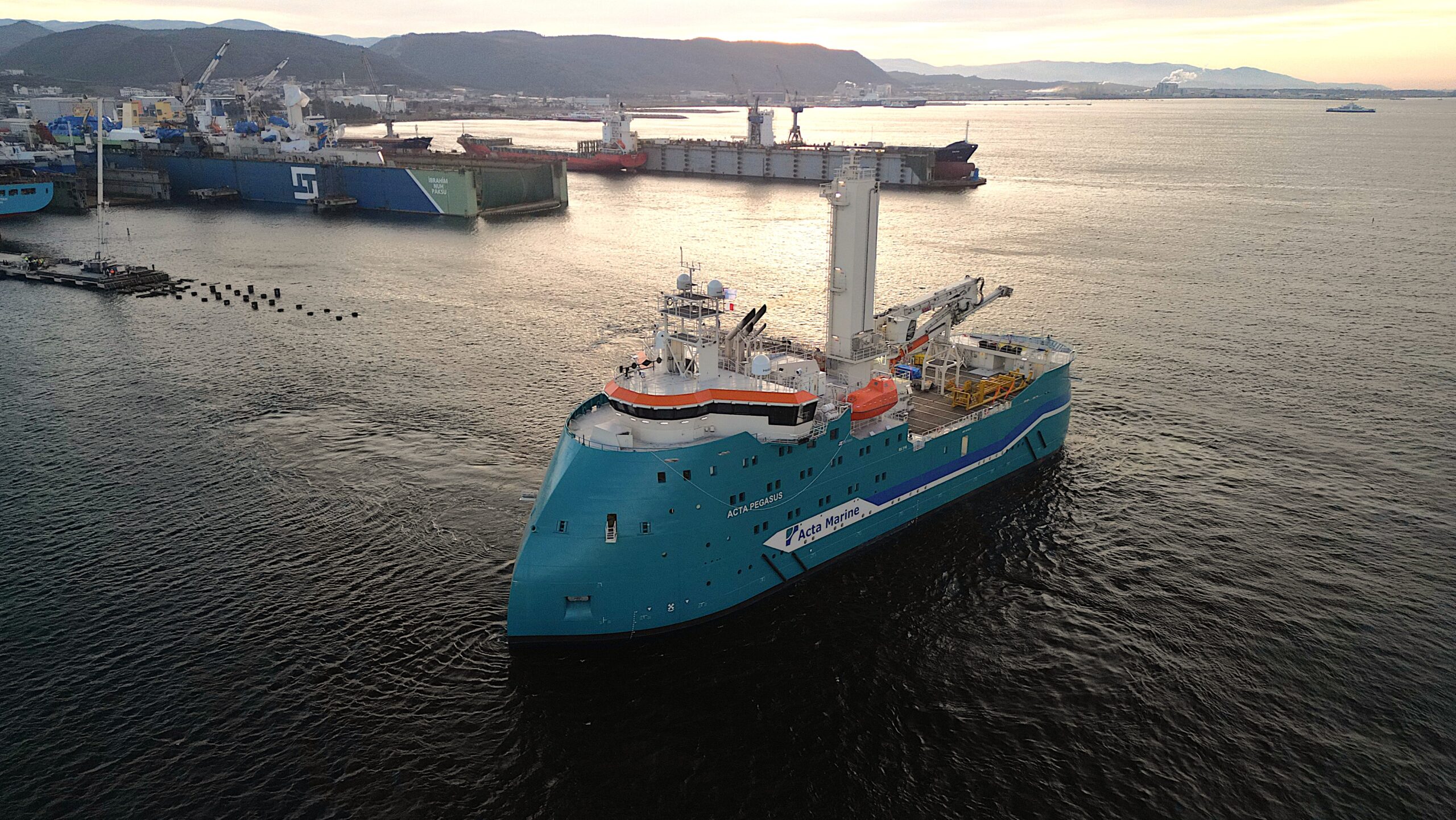 Acta Pegasus leaving the yard